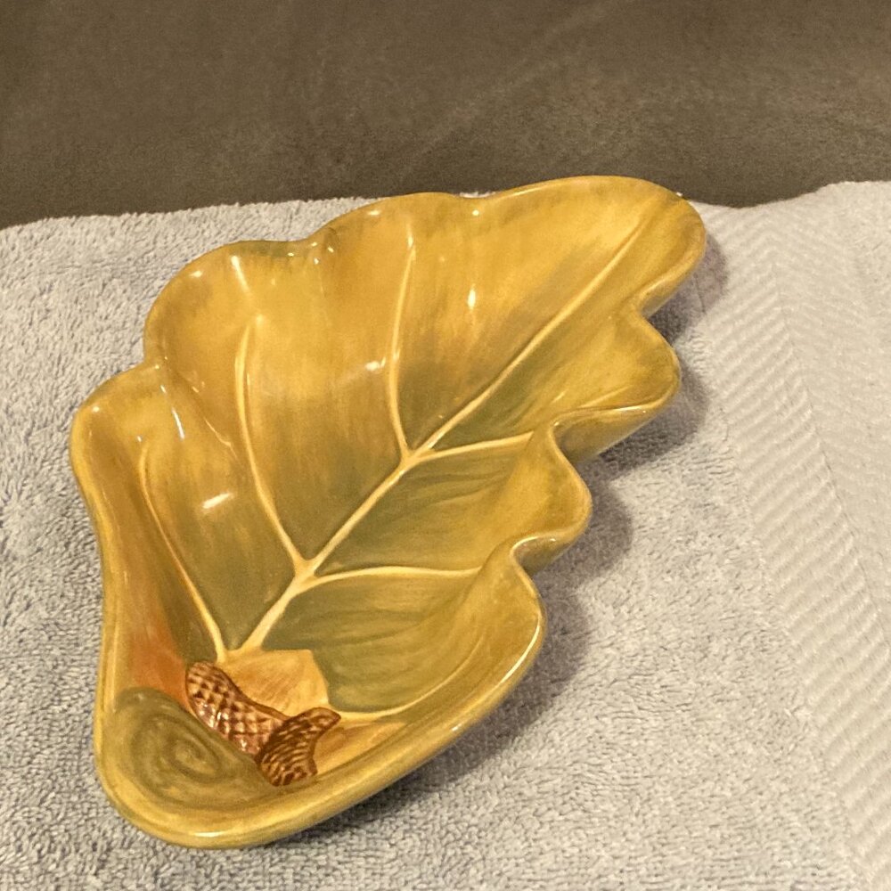 2007 Pfaltzgraff Plymouth Oak Leaf Dish w/Acorns-Microwave & Dishwasher Safe-EUC